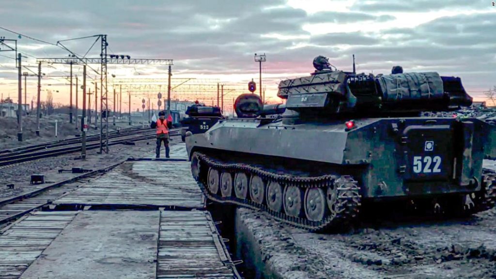米国は、撤退の主張にもかかわらず、ロシアがウクライナの国境に沿って7,000人の軍隊を追加したと言います