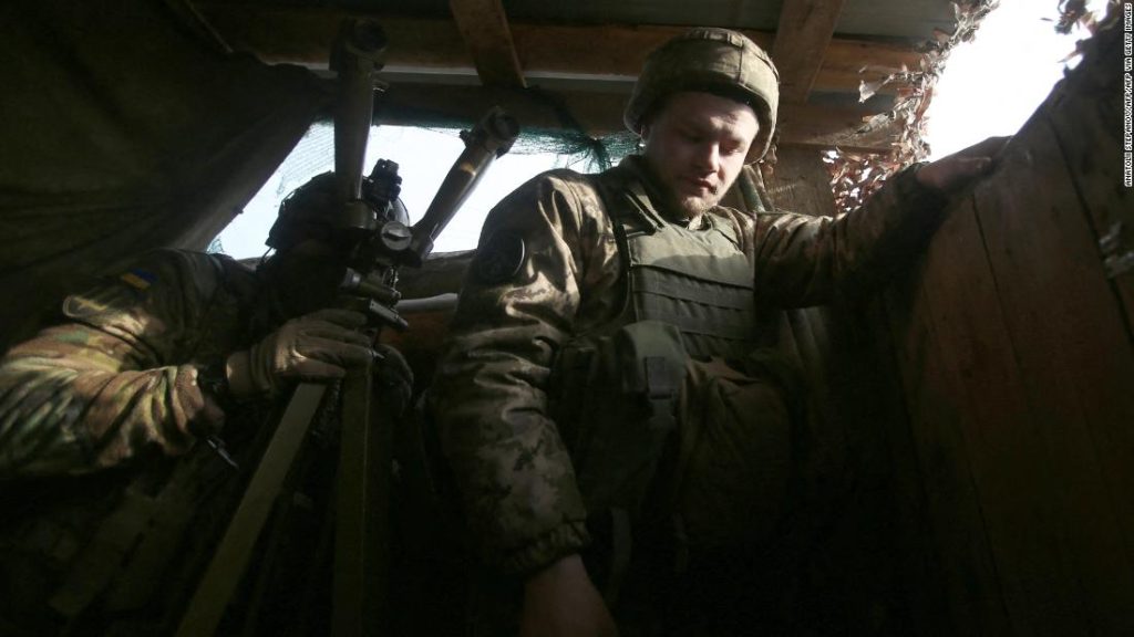 ウクライナがロシアの挑発を警告するにつれて、東ウクライナの分離主義者は大量避難を命じる