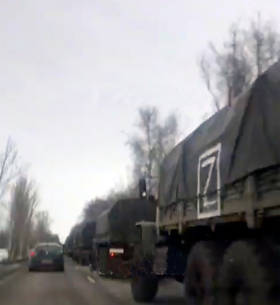 ロシアの軍用車両 "z" 車の側面に。