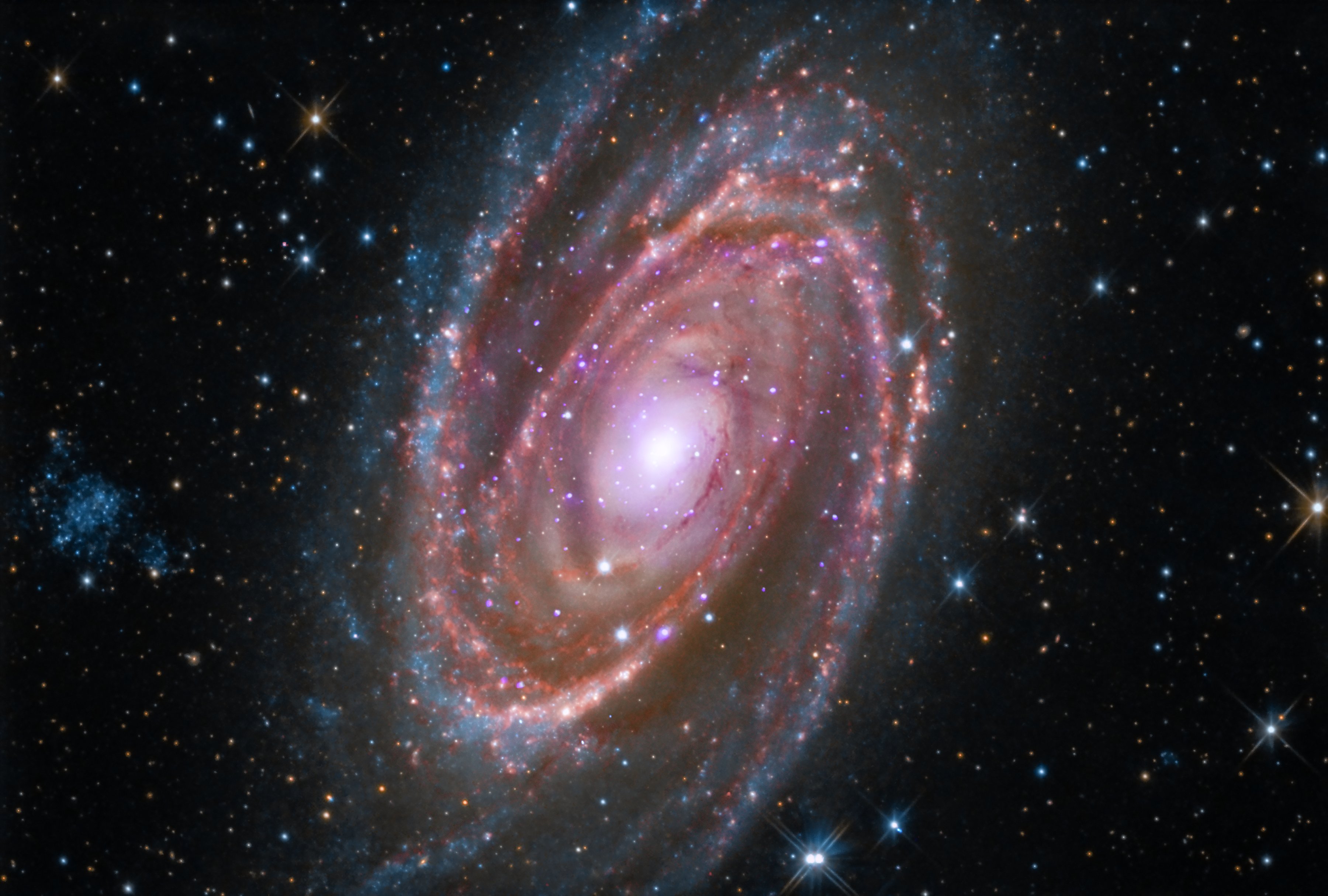 渦巻銀河M81は、地球から約1200万光年離れた場所にあります。