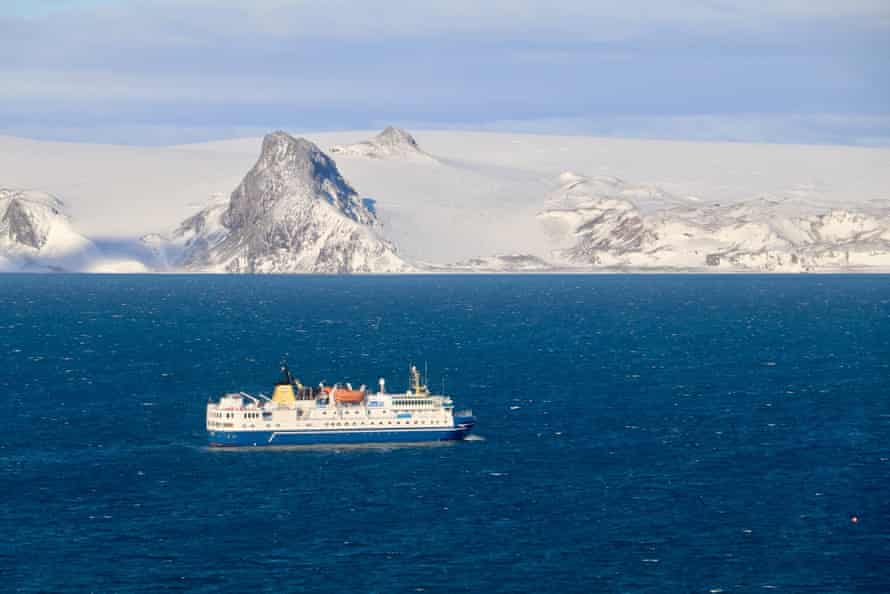 南極沖のボート
