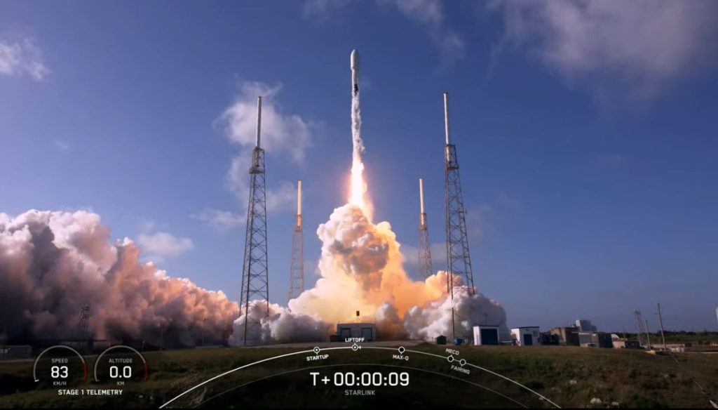 SpaceXは「アメリカのほうき」でスターリンク衛星を発射し、ミサイルが海に着陸します