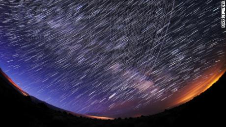 目の前で夜空が変わりつつある