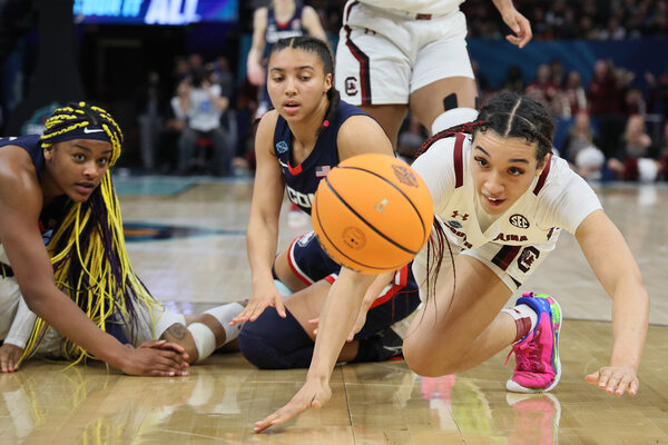 South Carolina’s Brea Beal, right, diving for a loose ball. UConn had 14 turnovers through three quarters.