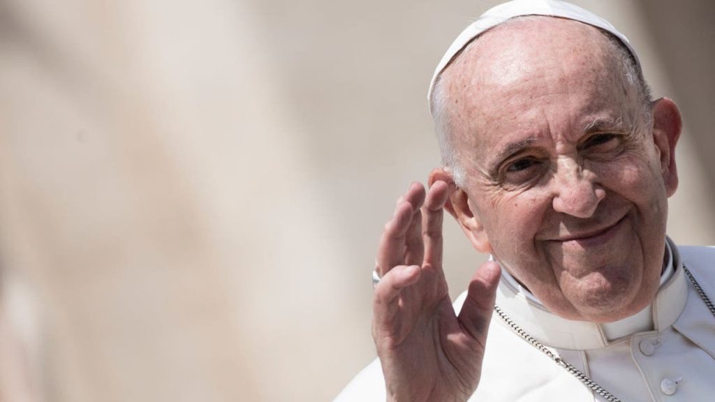 教皇フランシスコはひざの悪いレシピを共有しています：テキーラのショット