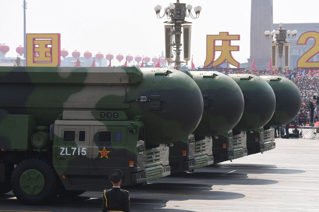 中国からの核対応ICBMは、2019年に北京の天安門広場で行われた軍事パレード中に見られます。 