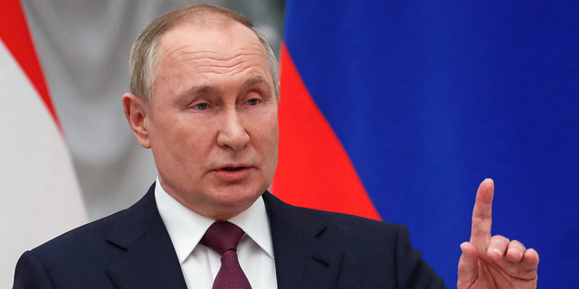 ロシアのウラジミール・プーチン大統領は、いわゆる出版のために最大15年の懲役でジャーナリストを罰することができる法律に署名しました "鍛造する" ウクライナへの彼の軍事侵攻についてのニュース。       