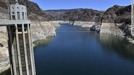 ミード湖の水位は、予想を下回っていますが、落下するとさらに12フィート下がる可能性があります