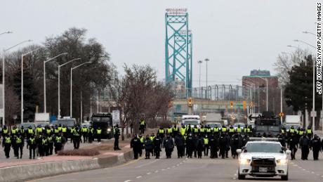 カナダ政府は封鎖、Covid-19対策に対する抗議のために緊急法を発動
