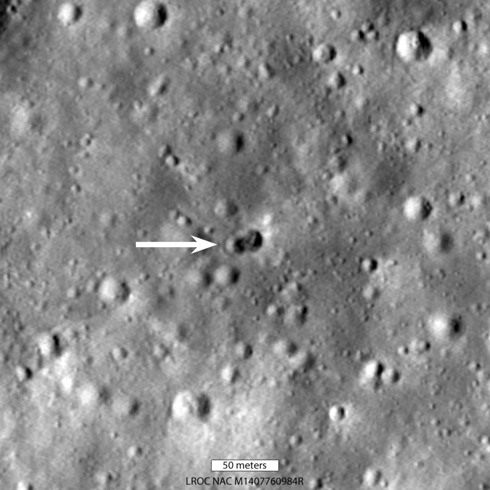 NASAによると、2つのクレーターの後ろで月に衝突した謎のロケット