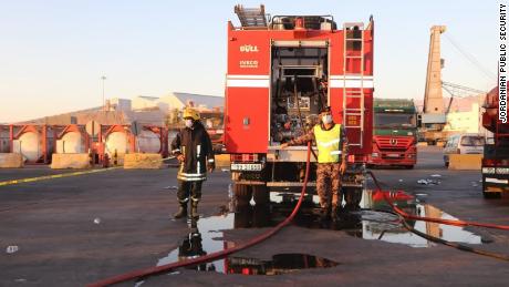 緊急対応チームは、月曜日にヨルダンのアカバ港での有毒ガス漏れに対応します。
