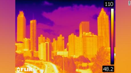 より致命的な熱波に直面して、アメリカの都市は前例のない一歩を踏み出している