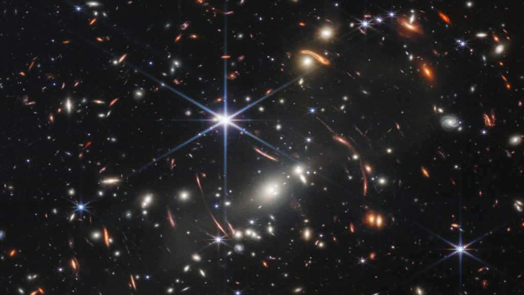 見事なジェイムズウェッブ宇宙望遠鏡の画像が科学的な熱狂を巻き起こす