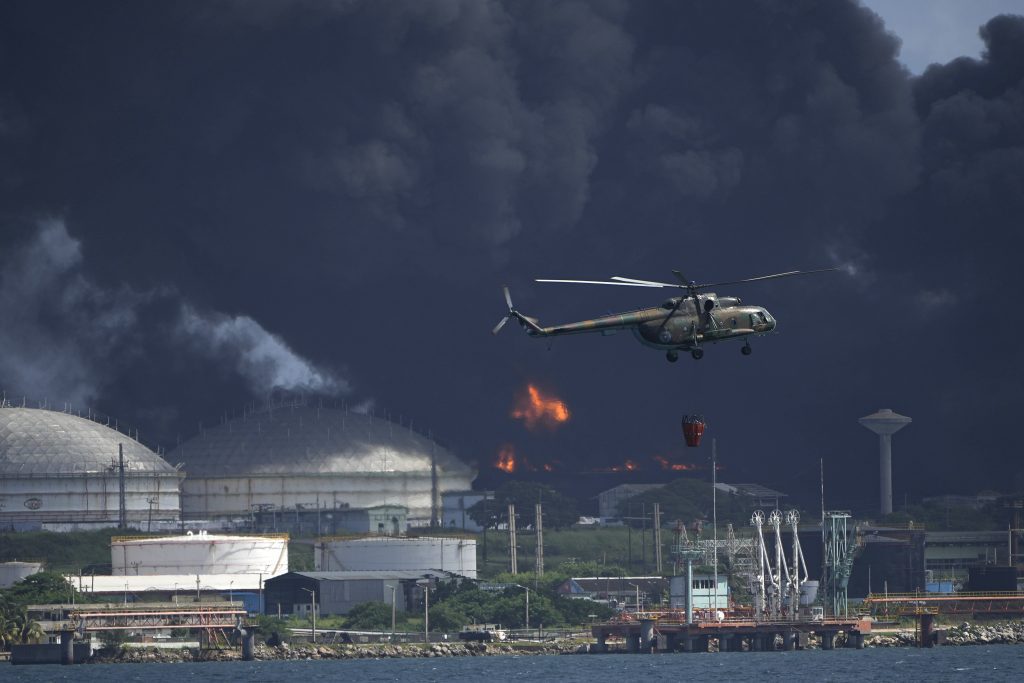 キューバの石油施設で火災が発生し、1 人が死亡、121 人が負傷した (当局者)