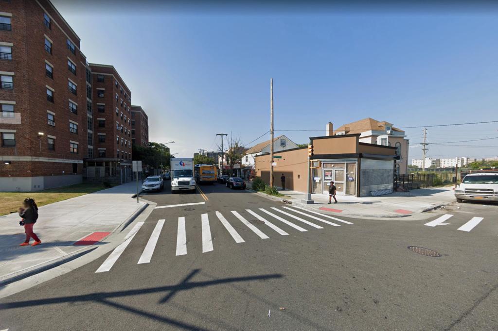 クイーンズでニューヨーク市の黄色のタクシー運転手が殴打され死亡