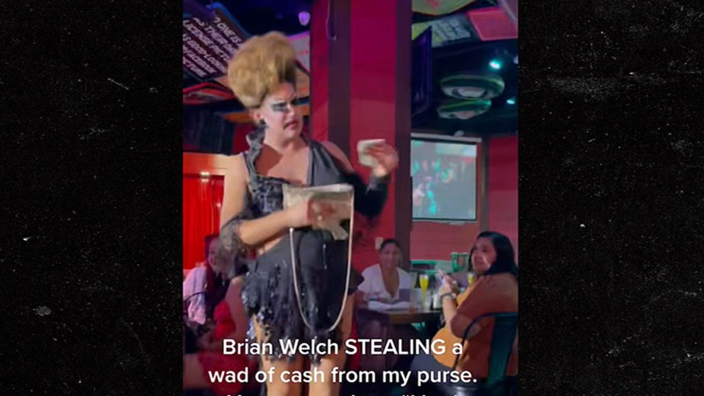 「RuPaul’s Drag Race」のスターは、ラスベガスのゲストから現金を盗んだことを否定します