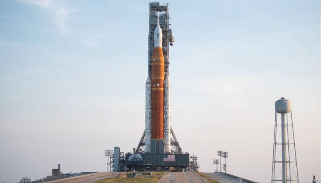 NASA のスーパームーンでの Artemis 1 SLS ロケットの打ち上げを無料の Web キャストでご覧ください