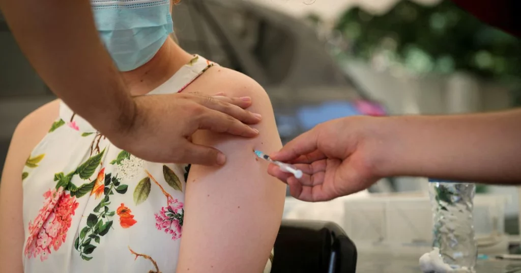 南アフリカは、COVIDワクチンに因果関係がある最初の死亡を報告しています