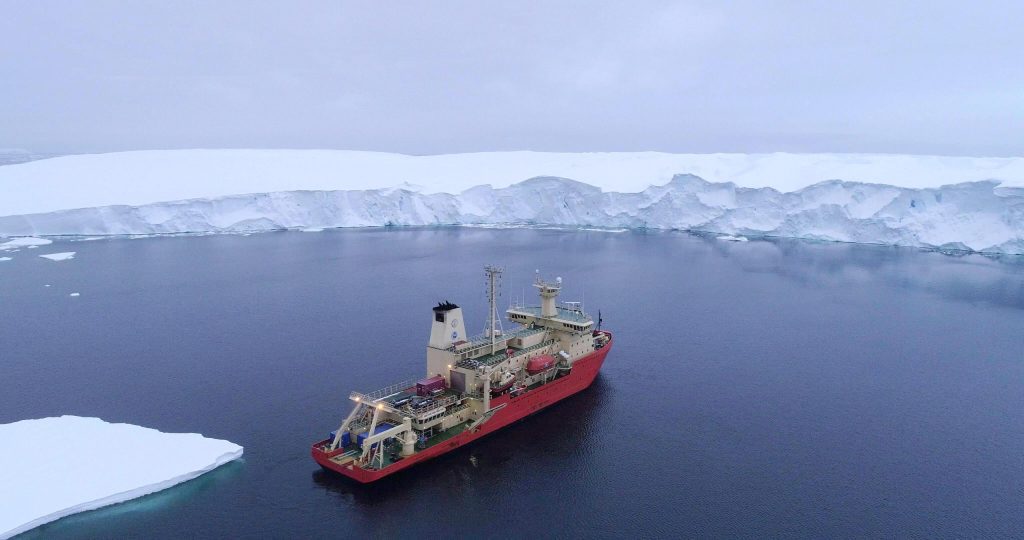 終末期の氷河は「爪にくっついている」 – バックスライドは背骨を海面から 10 フィート持ち上げることができる