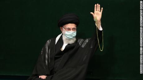 イランの最高指導者が健康状態の悪化が報告される中、イベントに登場