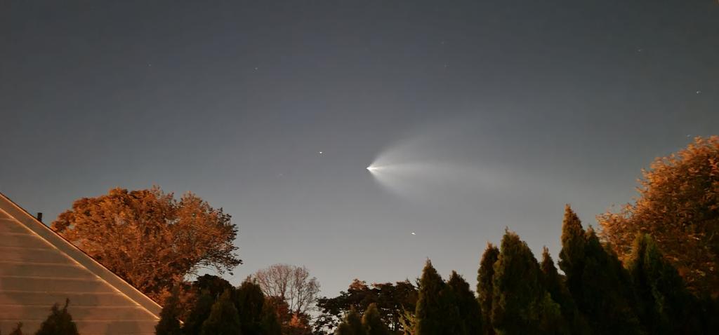 クリフトン上空のスペース X ファルコン 9 ロケットの蒸気の軌跡。 画像提供: News 12 New Jersey の視聴者 JoAnn。