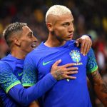 リシャリソン: ブラジルのストライカーは、フランスでチュニジアに 5 対 1 で勝利した試合で、ファンがバナナを彼に投げつけたため、人種的に虐待されました