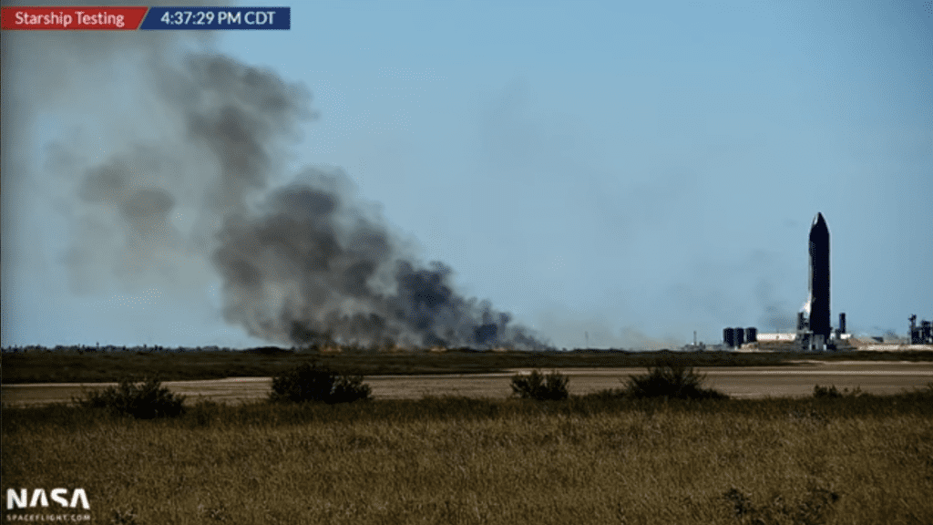 SpaceX の宇宙船のプロトタイプが超破片を放出し、火災を引き起こす