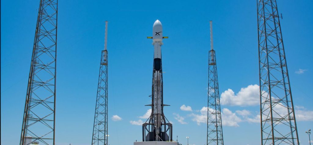 数回の遅れの後、SpaceXが今夜スターリンク衛星を打ち上げるのを見る