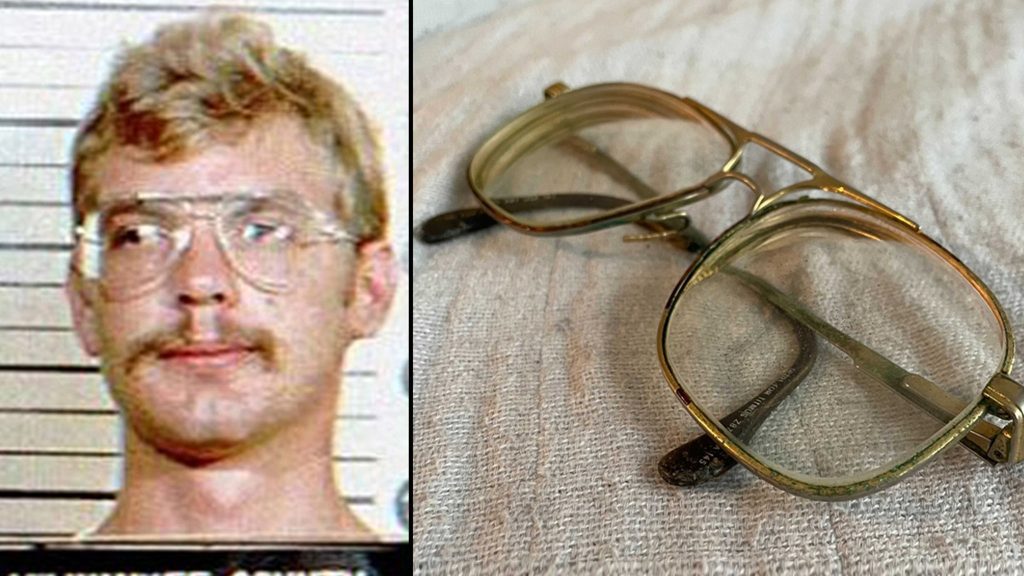 ジェフリー・ダーマー刑務所メガネが150,000ドルで販売中