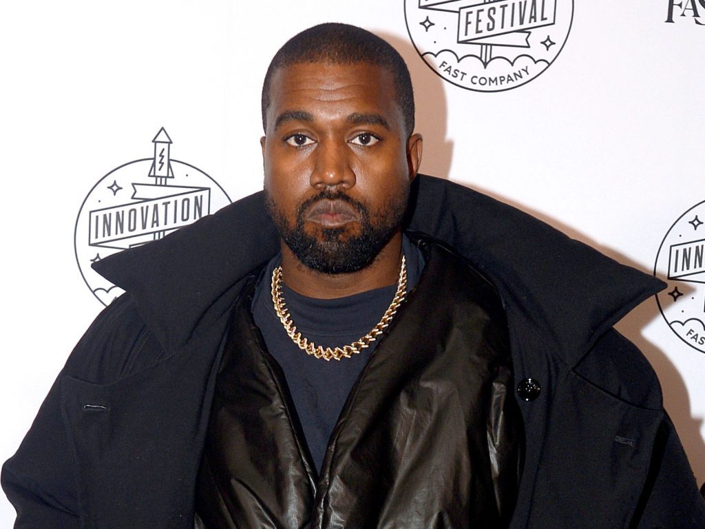 Kanye West が Skechers のオフィスから彼をエスコートすると、靴ブランドは言います | 人種差別ニュース