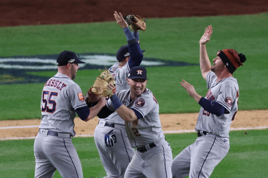 アストロズが ALCS 第 4 戦でヤンキースを下し、6 シーズンで 4 回目の世界選手権に到達するための完全なスイープ