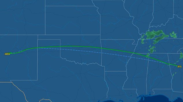 飛行経路は、飛行機がアトランタから離陸し、アルバカーキに着陸したことを示しています