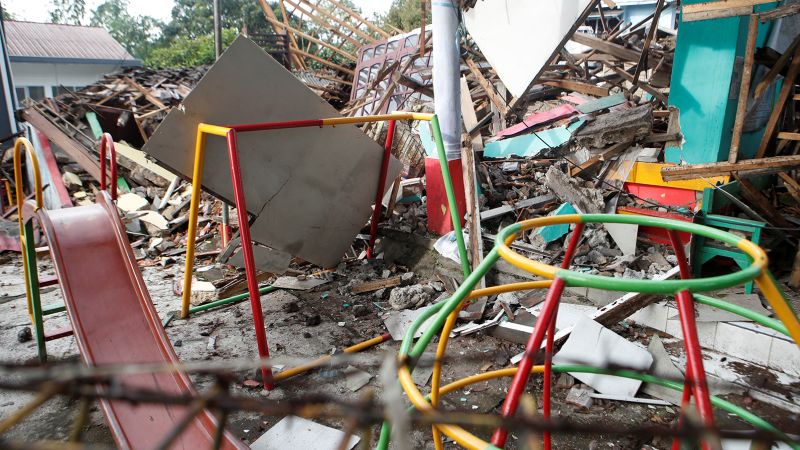 インドネシアの地震：5.6震動の地震が西ジャワで数十人を殺すため、検索が行われています