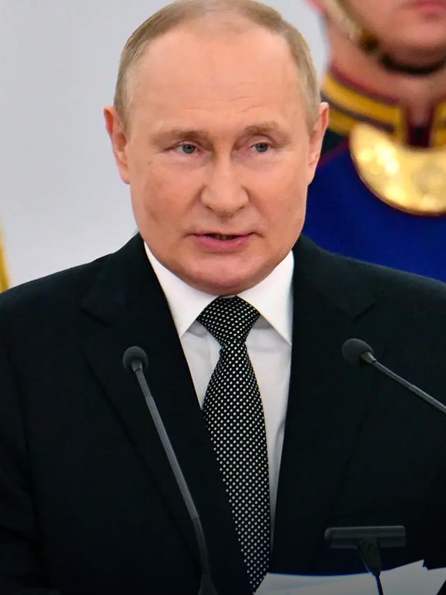 ウラジミール・プーチンは最新のビデオで震えているのが見られました