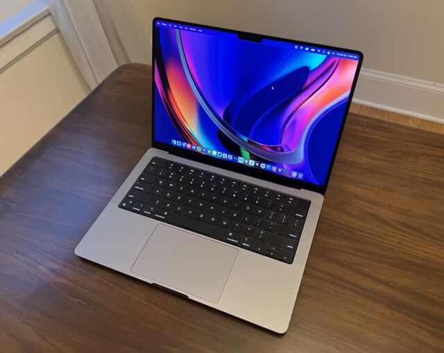 2021 MacBook Pro 14 インチ。