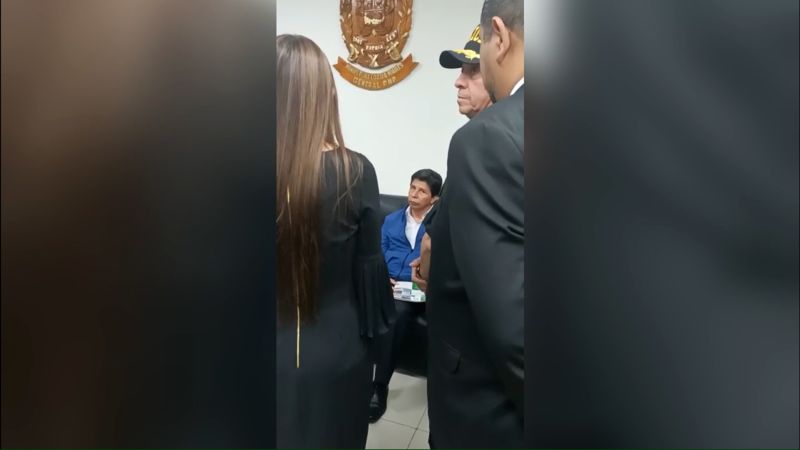 ペルーのカスティーリョが辞任して逮捕され、ブルワートが新大統領に就任した