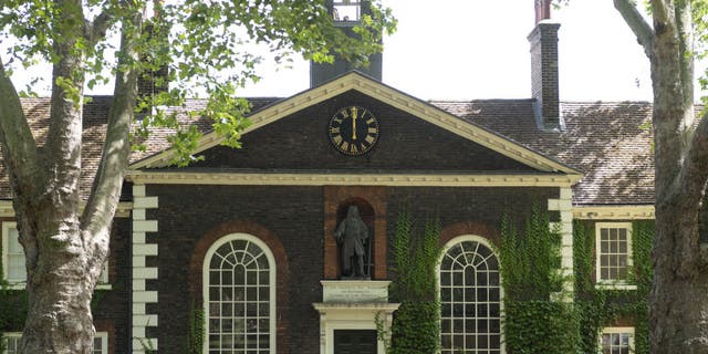 現在ロンドンのハウス ミュージアムの外にあるサー ロバート ジェフリーの銅像。
