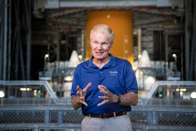 NASA のビル ネルソン長官は、宇宙機関の安定した役割を果たしてきました。